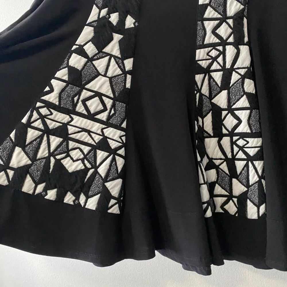 Marallis Collection Black White Geometric Pattern Skirt - Picture 10 of 10